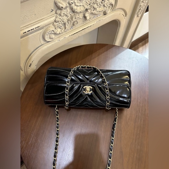 $2599 on-site ! Chanel Vintage patent East west classic flap shoulder bag - Picture 5 of 9